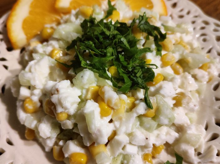 salatka z mozzarella kukurydza i slonecznikiem1